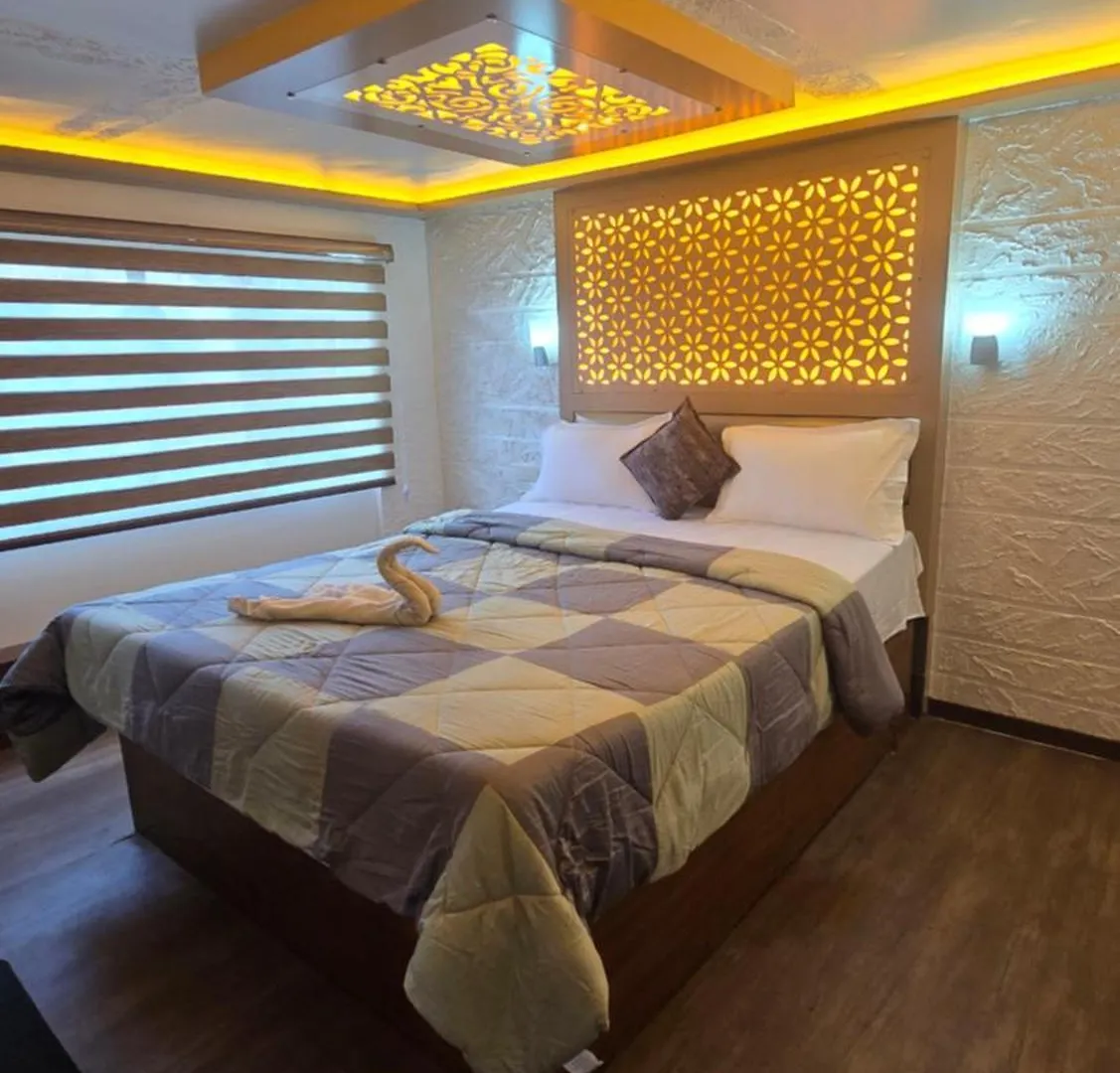 Botel Beach Paradise Day Cruise Houseboat Alappuzha