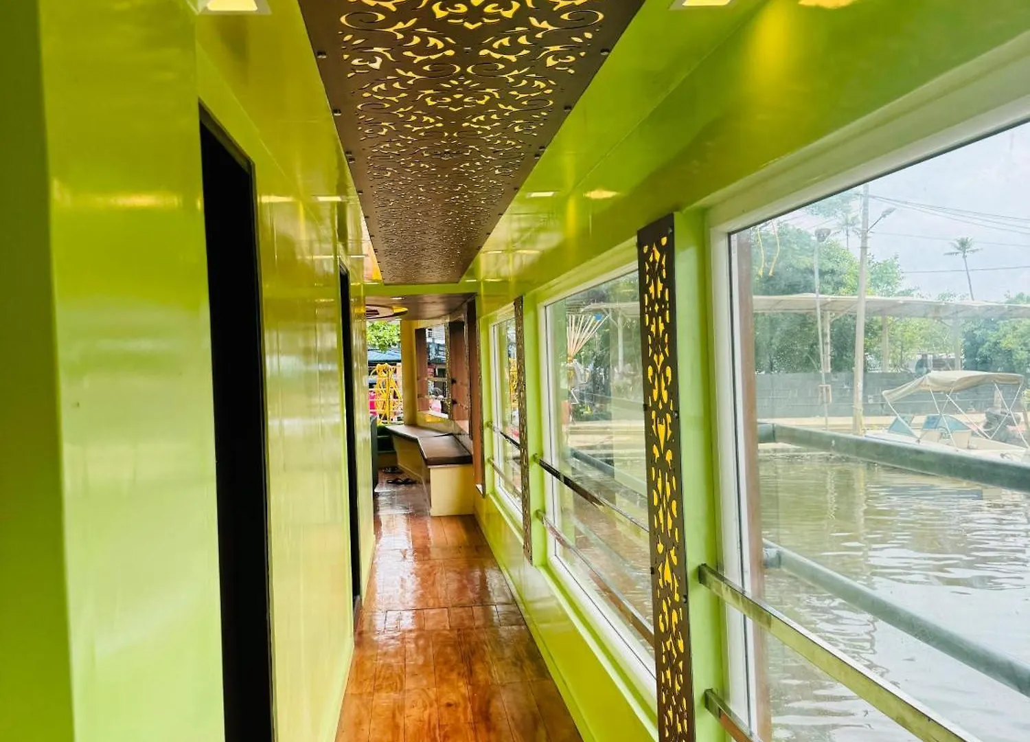 Beach Paradise Day Cruise Houseboat Alappuzha Botel