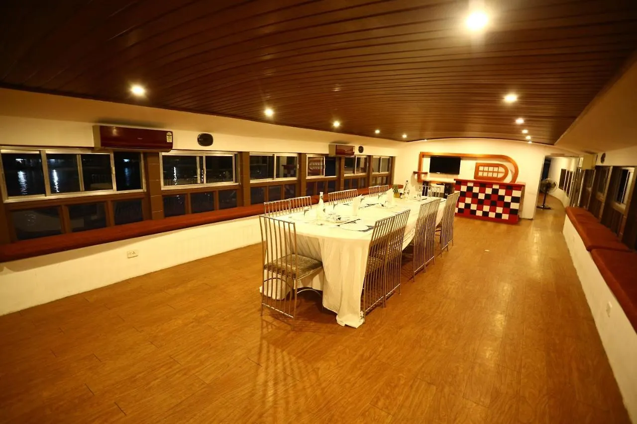 *** Botel Beach Paradise Day Cruise Houseboat Alappuzha India