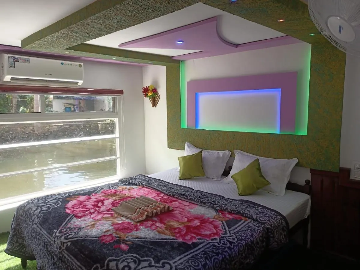 *** Botel Beach Paradise Day Cruise Houseboat Alappuzha India