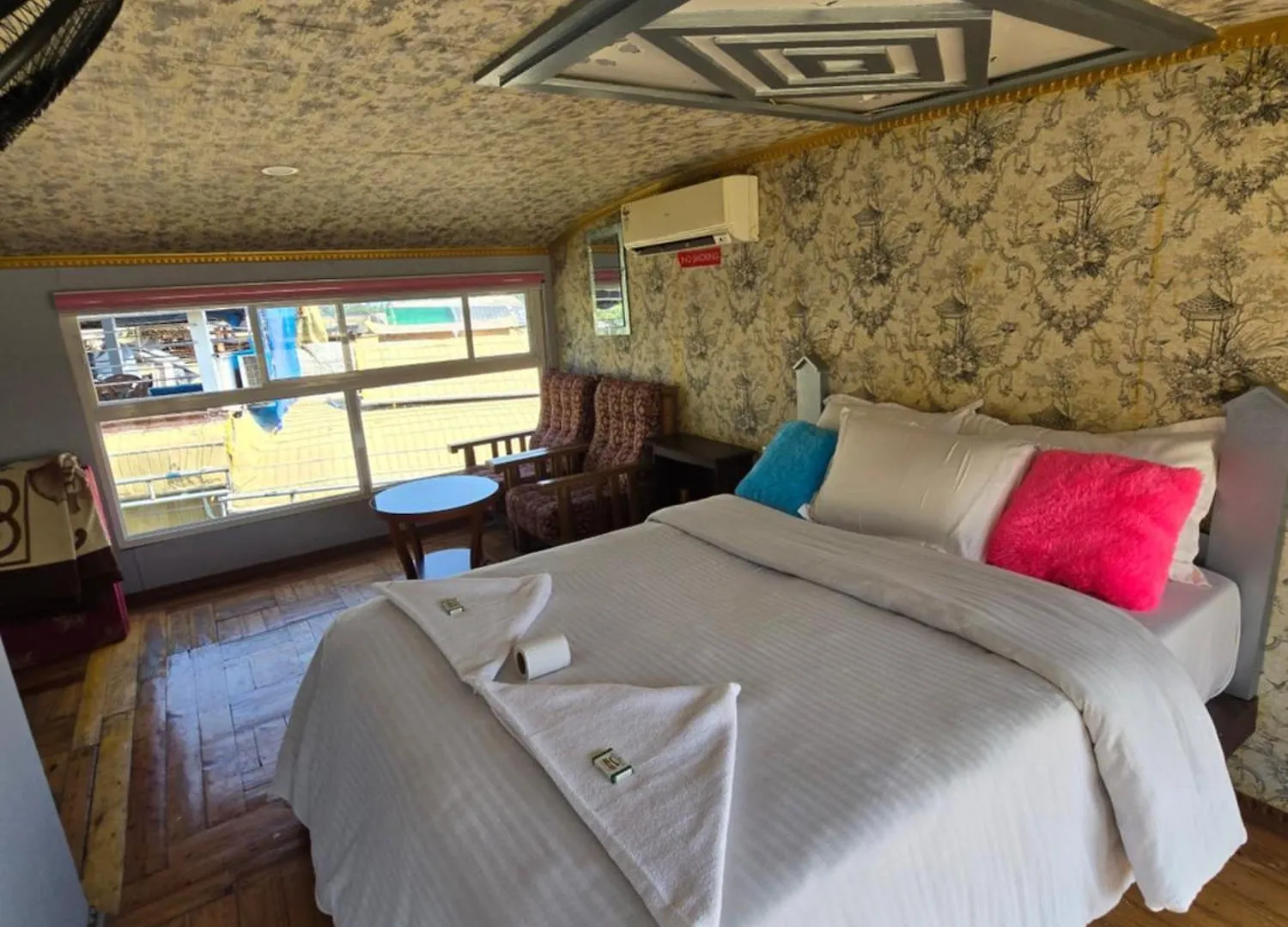 Beach Paradise Day Cruise Houseboat Alappuzha Botel